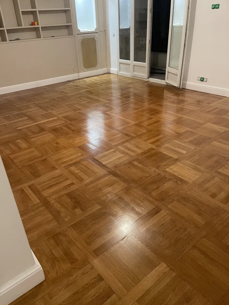 Pose de parquet chevron en chêne dans un séjour à Fontenay-sous-Bois, Val-de-Marne