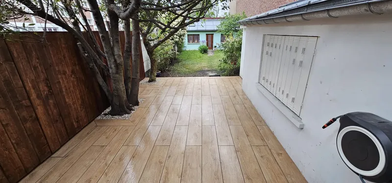 Aménagement d’une terrasse en bois avec jardin au Pré-Saint-Gervais, Seine-Saint-Denis